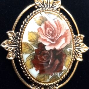 Vintage Sarah Conventry  Flower Cameo Pendant Round Gold Tone